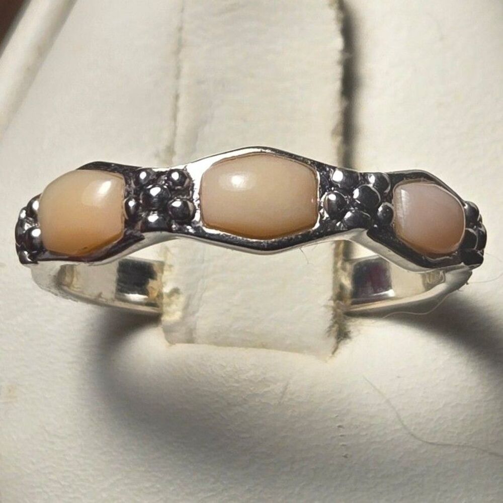 Creamy stone Vintage Sterling Silver Ring Sz 8